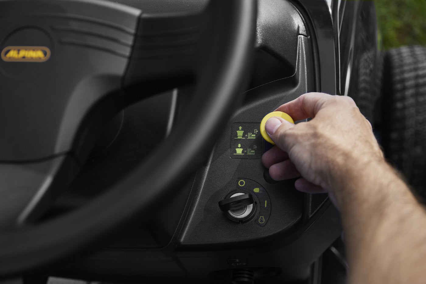 Alpina Rasentraktor AT3 98 A - Modell 2025