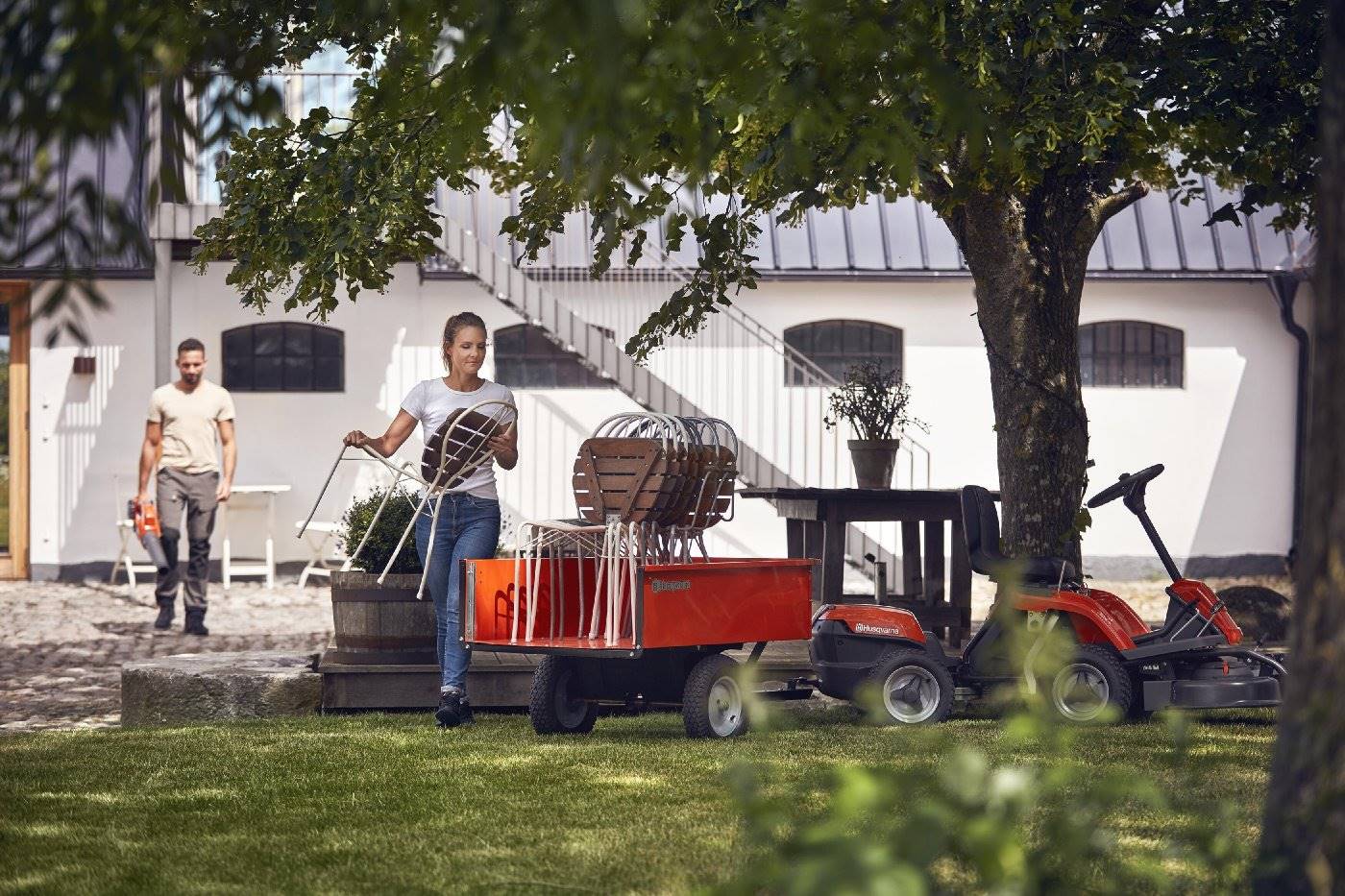 Husqvarna Akku-Frontmäher R 112iC inkl. Mähdeck Combi 85, Akku und Ladegerät - Modell 2025