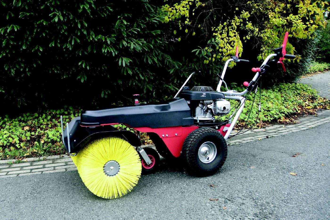 4F Schmutz- und Schneekehrmaschine GCV 160 Limpar 84 Pro mit Scheibenbürstensatz - Modell 2025