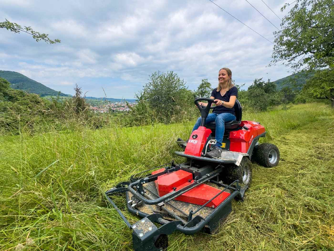 ERCO Frontmäher mit Allradantrieb FM-220-4WD Grundgerät mit Wiesendeck inkl. Kehrmaschine 100cm