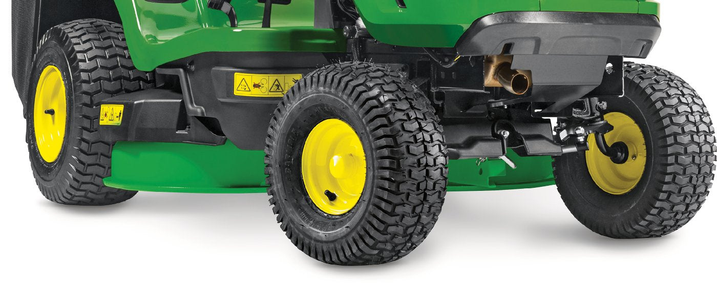 John Deere Rasentraktor X117R Winterpaket mit Schneeschild, Schneeketten, Anbaurahmen und Schnellwechlser