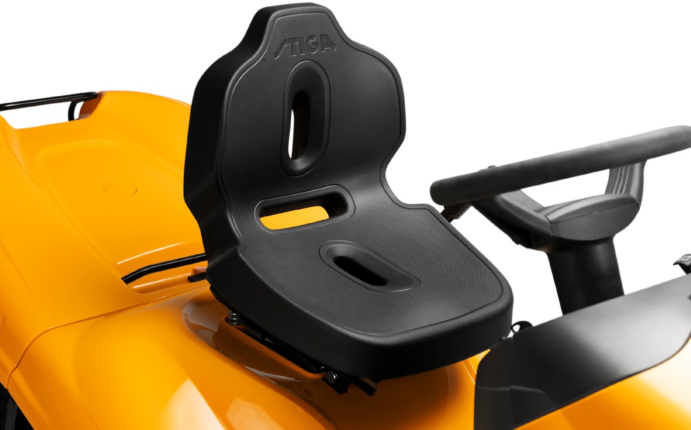 Stiga Rasentraktor Estate 798 Winterpaket mit 120 cm Schneeschild, PTO-Kit und Schneeketten