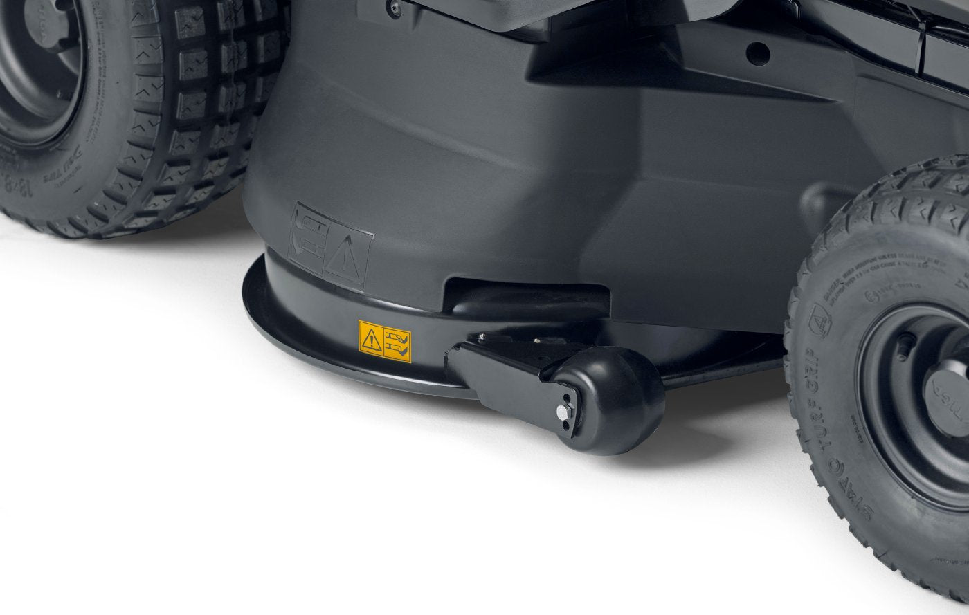 Stiga Rasentraktor Estate 798 Winterpaket mit 120 cm Schneeschild, PTO-Kit und Schneeketten